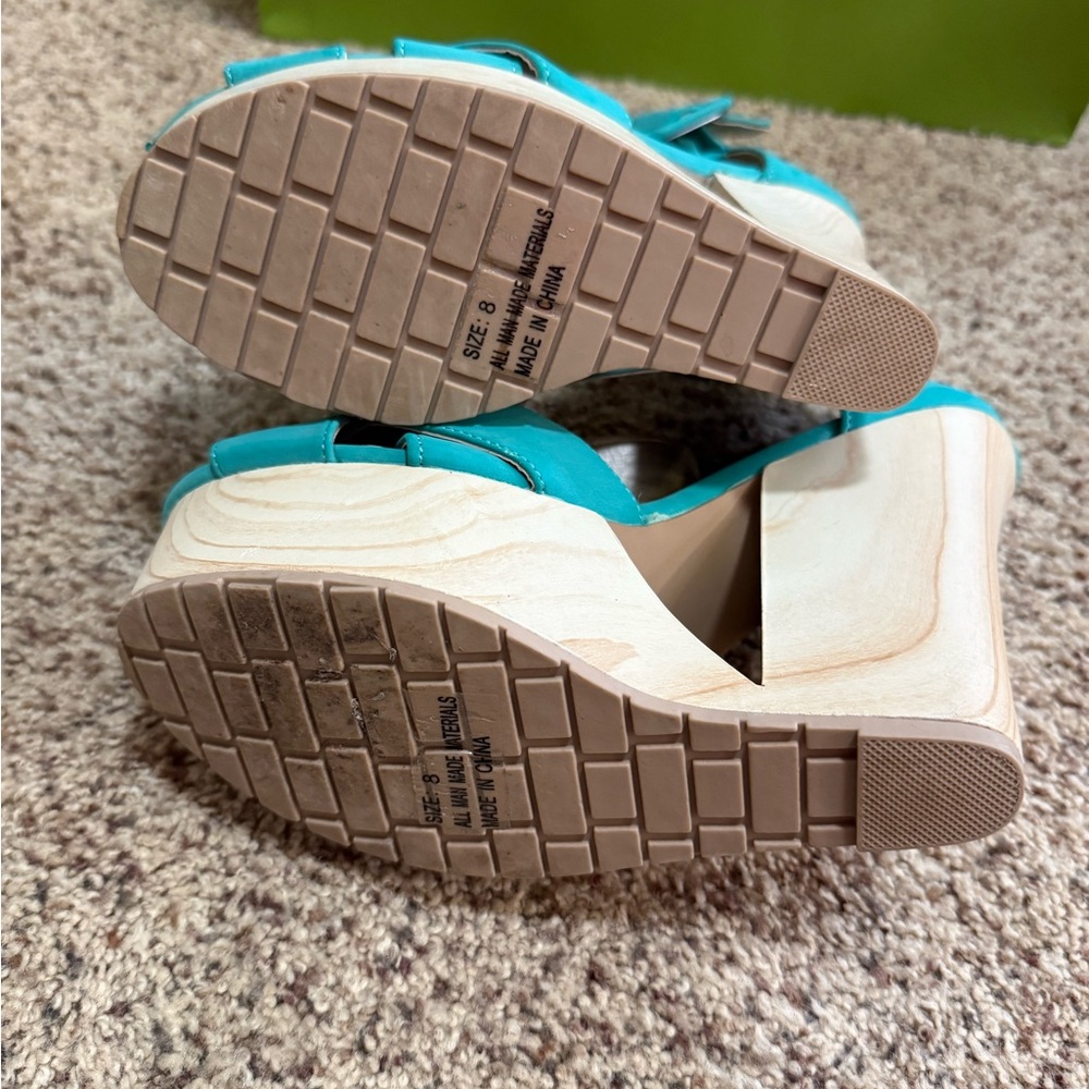 ❌SOLD❌ Women’s Green Crisscross Platform Wedge Sandals - Picture 5 of 6